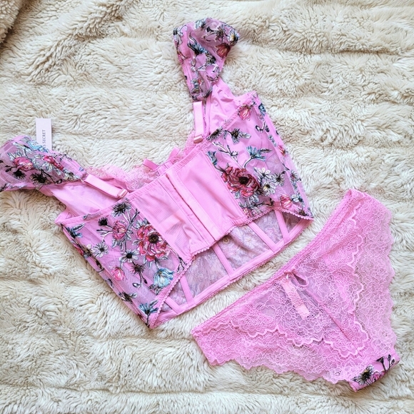 🍒NWT🍒 VS DREAM ANGELS ROMANTIC BRA & PANTY SET - Picture 9 of 11